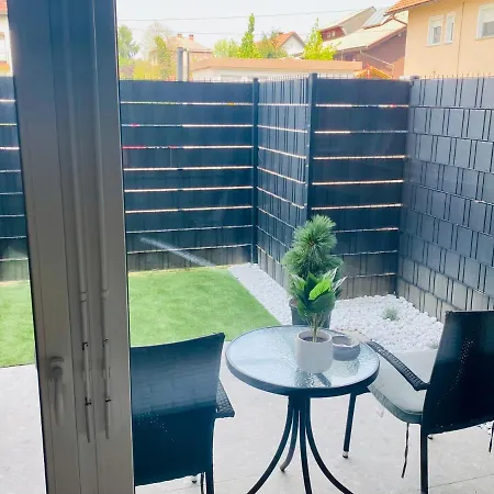 Apartment Oasis Of Energy - Modern With Terrace & Free Parking *